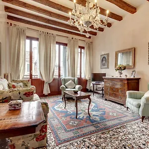 Biennale Apt Balcony Apartment